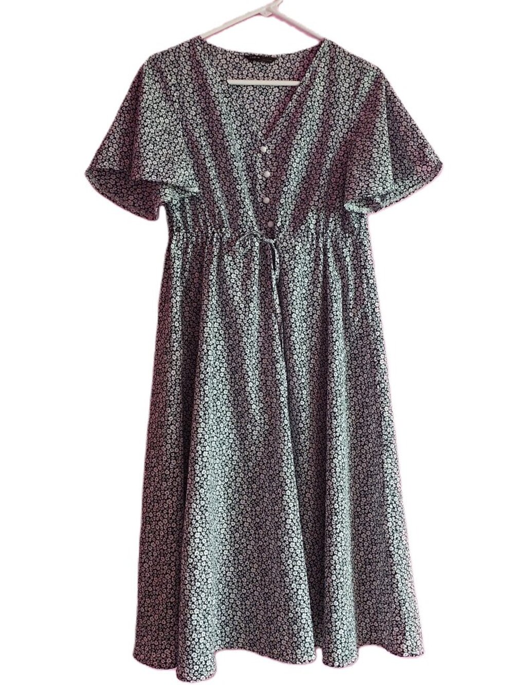 V neck Floral drawstring waist dress. Blue all over print flowy dress.